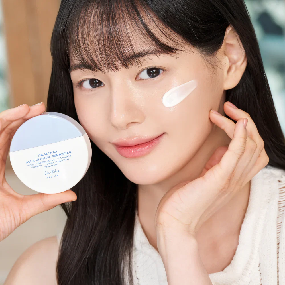 Aqua Glowing Sunscreen (45ml) - Image 2